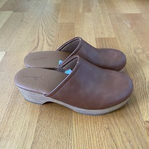 Brown clogs